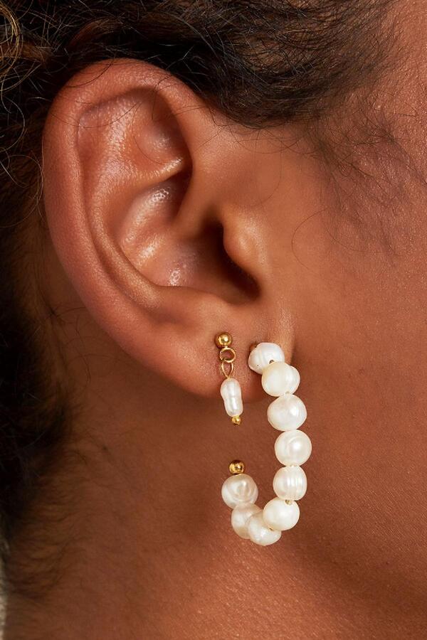 Earrings hanging pearl